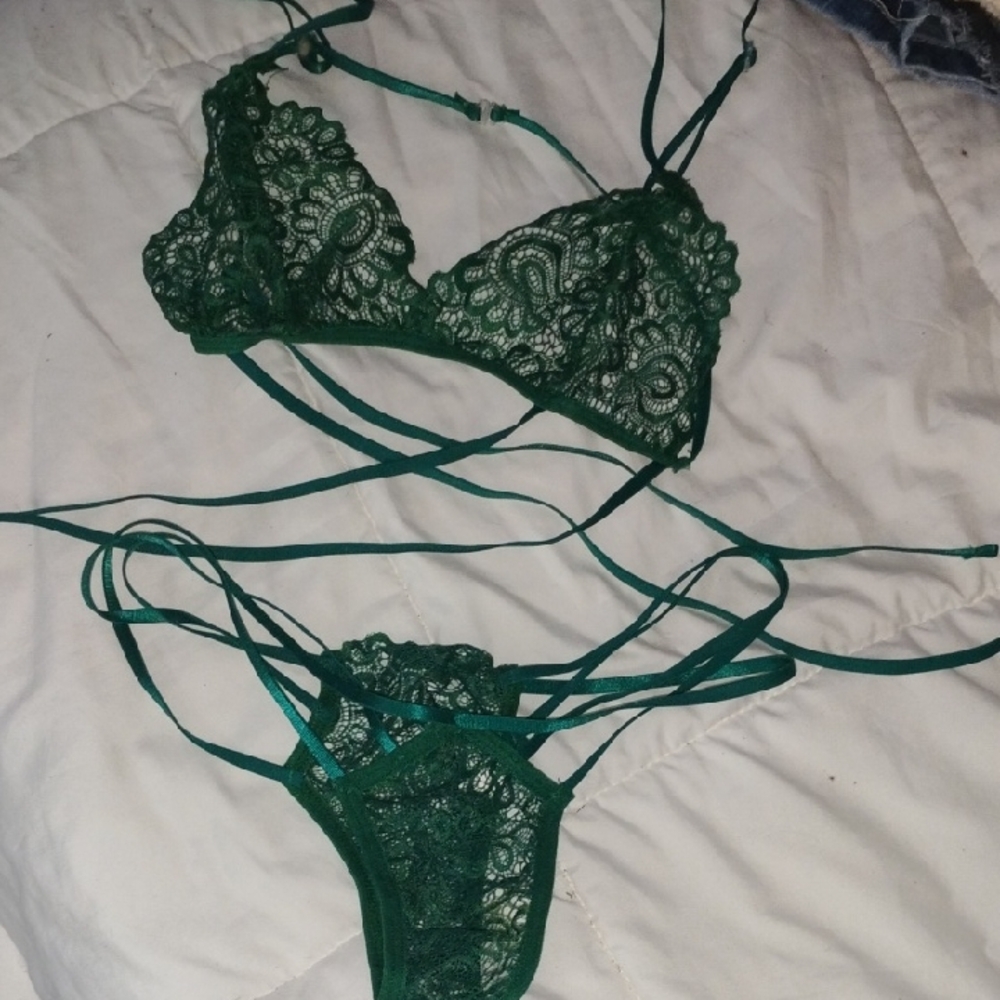 Elegant Green Lace Lingerie Set